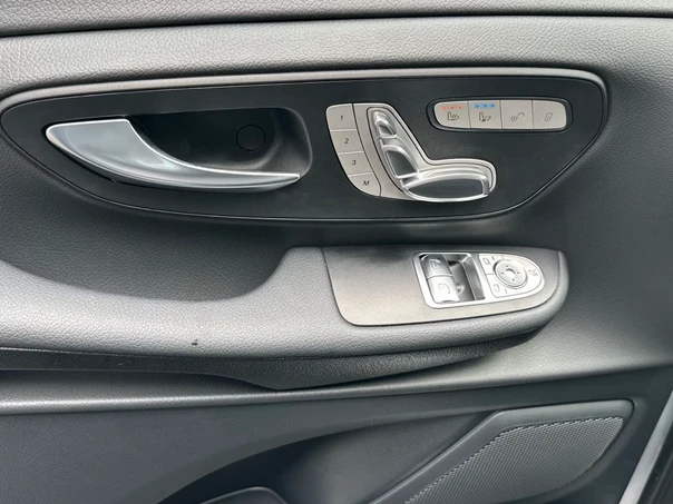 Mercedes-Benz EQV 300 Long = Avantgarde = Airmatic Гаранция - изображение 5