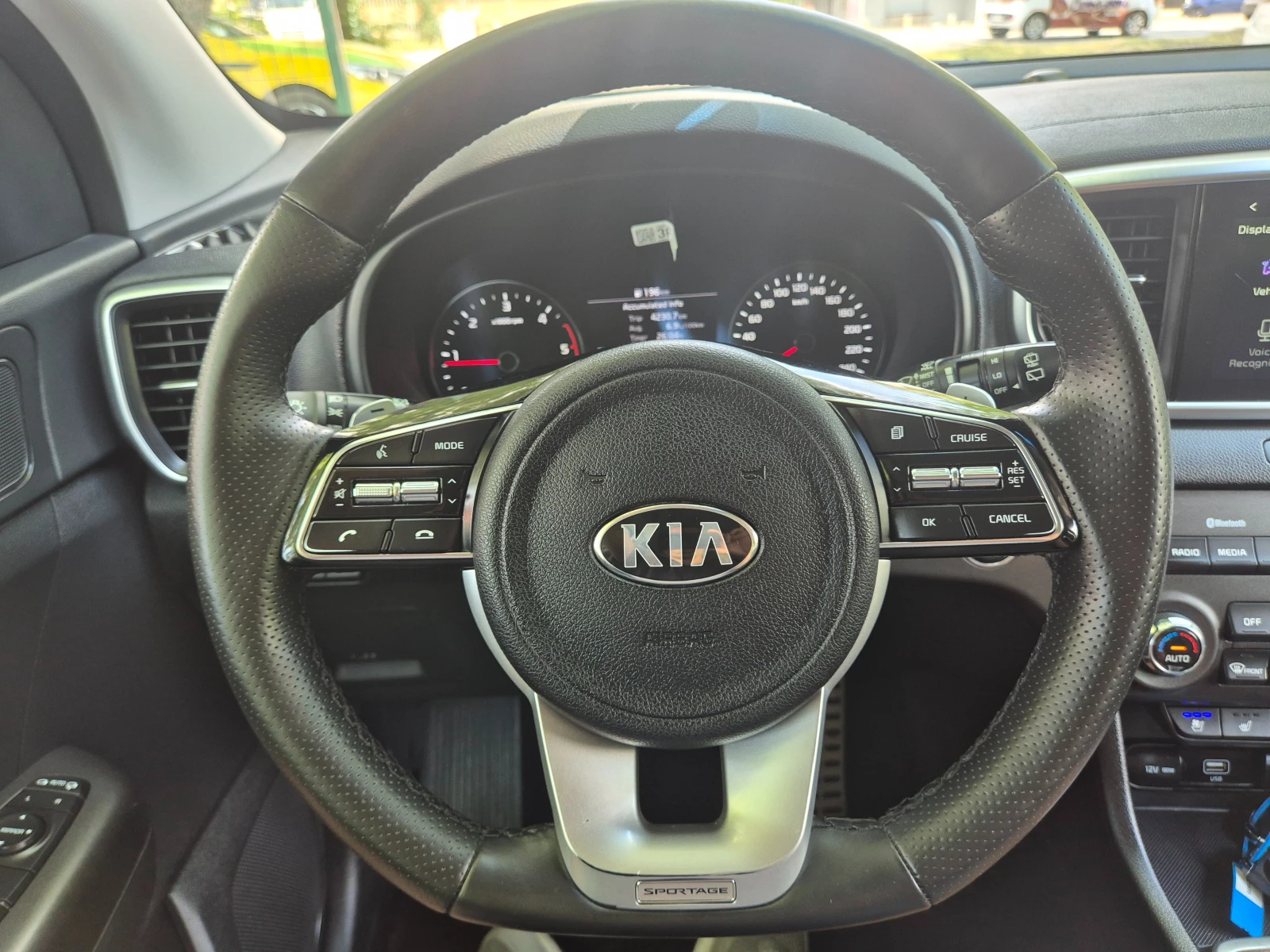 Kia Sportage 2.0 cm3 CRDI 4x2 - изображение 10