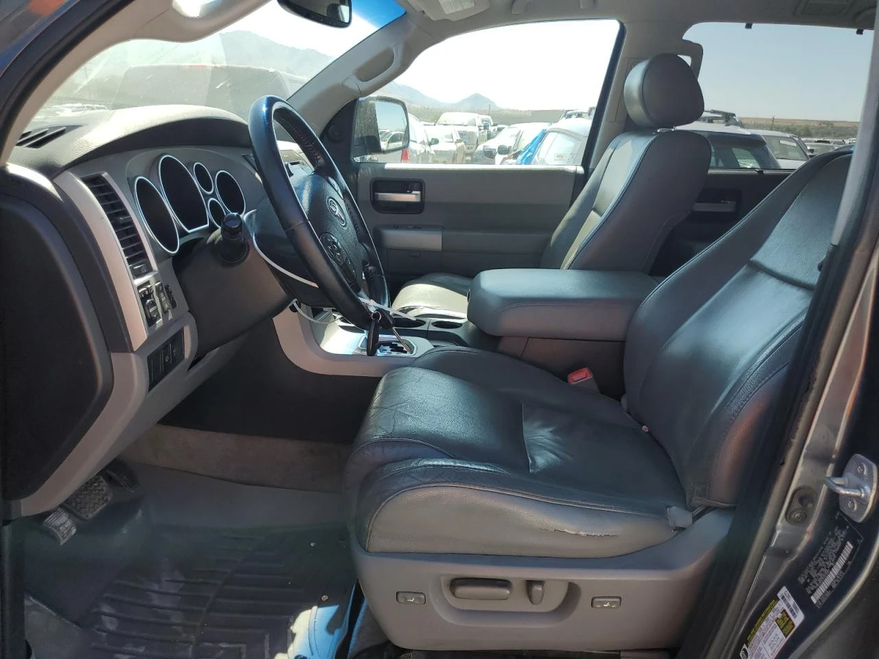 Toyota Sequoia LIMITED 5.7* Кожа* Подгрев* Kамера* 8-Места*  - изображение 7