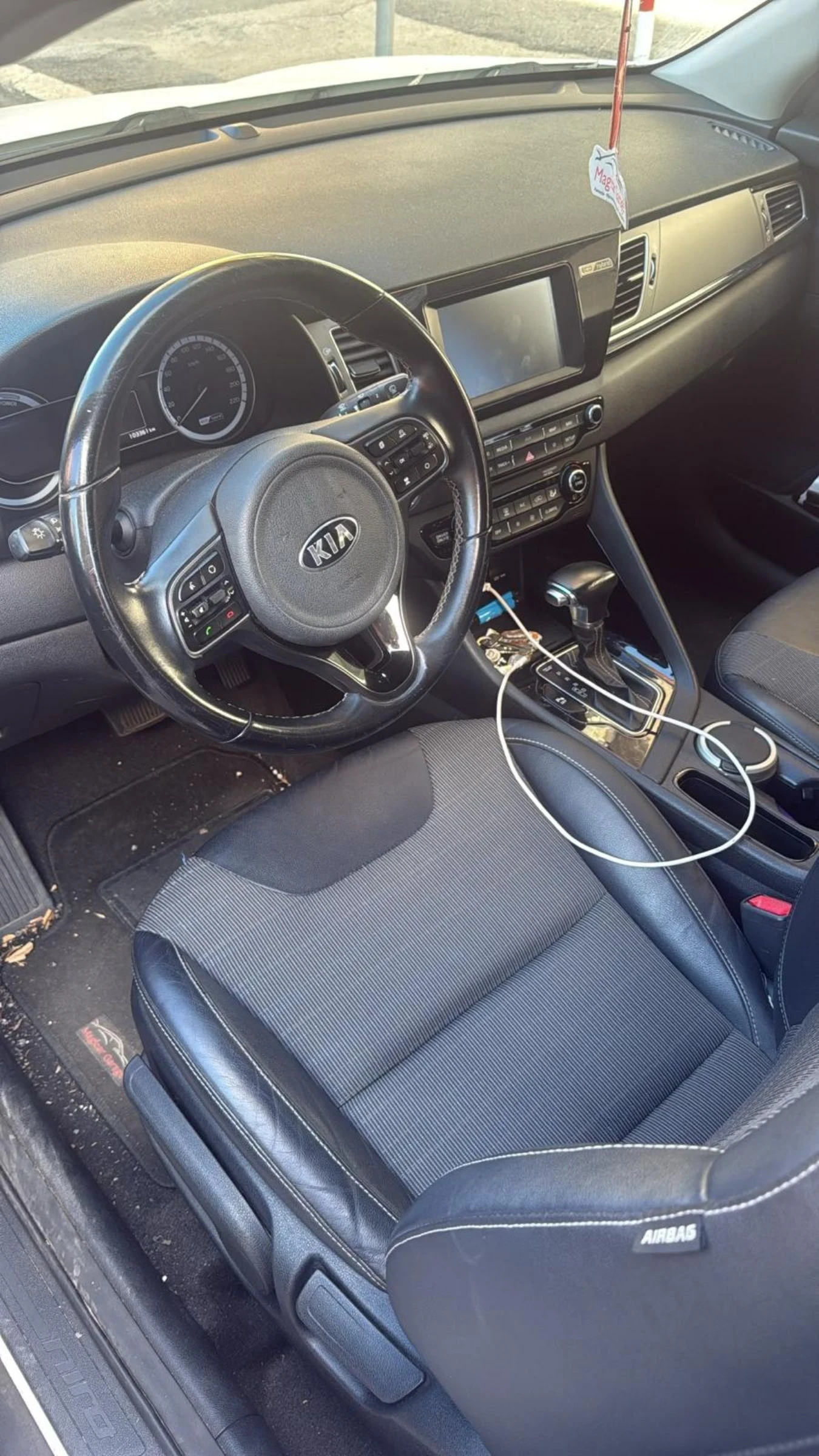 Kia Niro, снимка 6 - Автомобили и джипове - 53667863