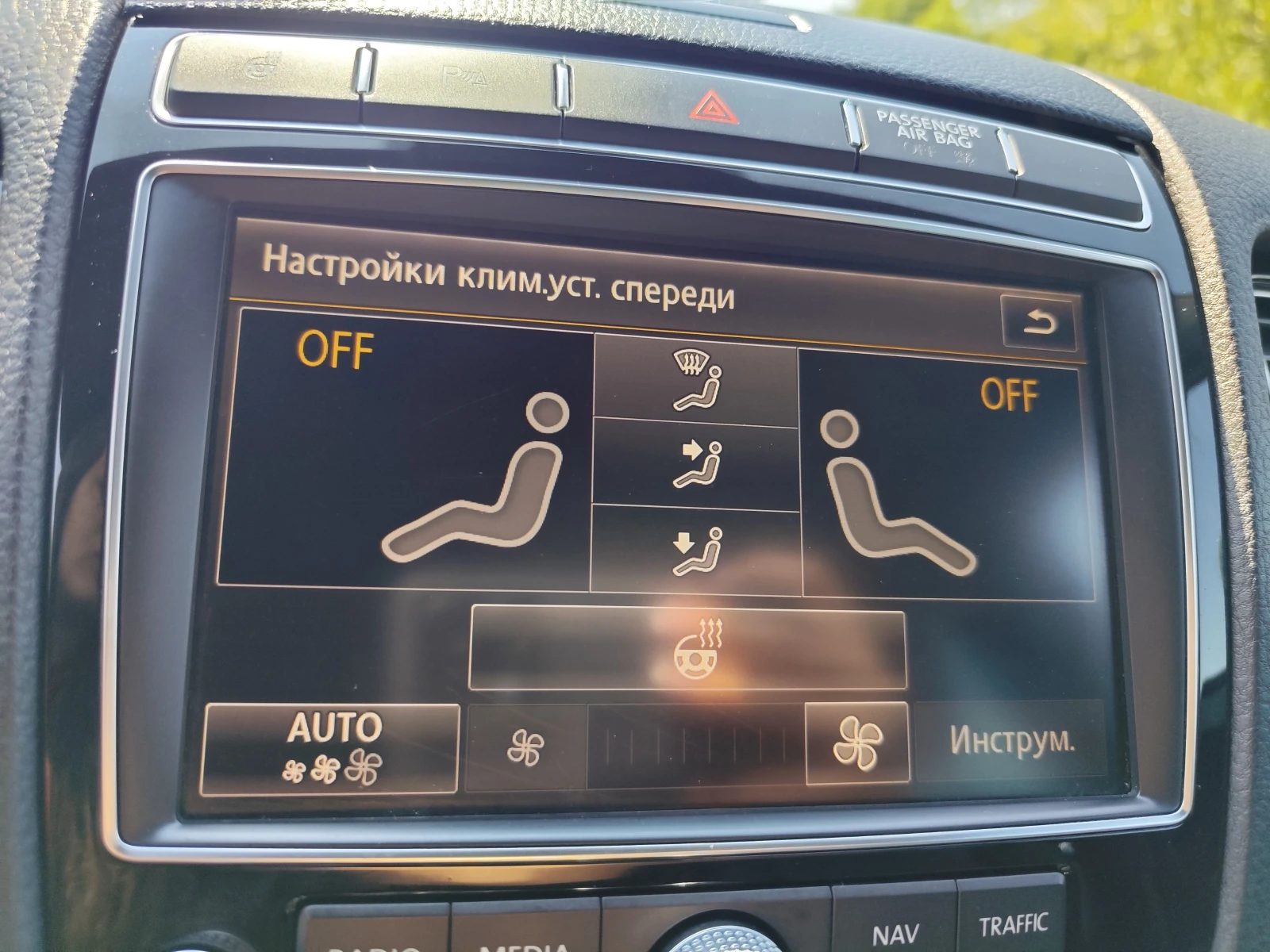 VW Touareg 3.0IDi* 4X4* AВТОМАТИК* LED* NAVI* ПОДГРЕВ* , снимка 12 - Автомобили и джипове - 55750836