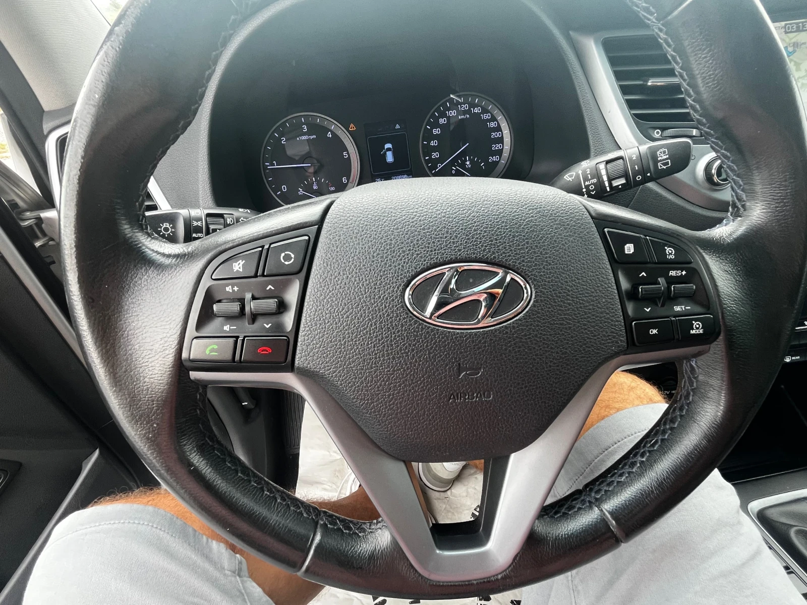 Hyundai Tucson 1.7CRDI. 2015г., снимка 10 - Автомобили и джипове - 56205783