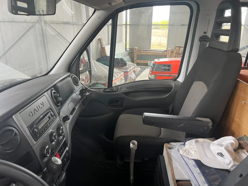 Iveco Daily 40C15 ТРОЕН САМОСВАЛ С КРАН, снимка 11 - Бусове и автобуси - 52628675