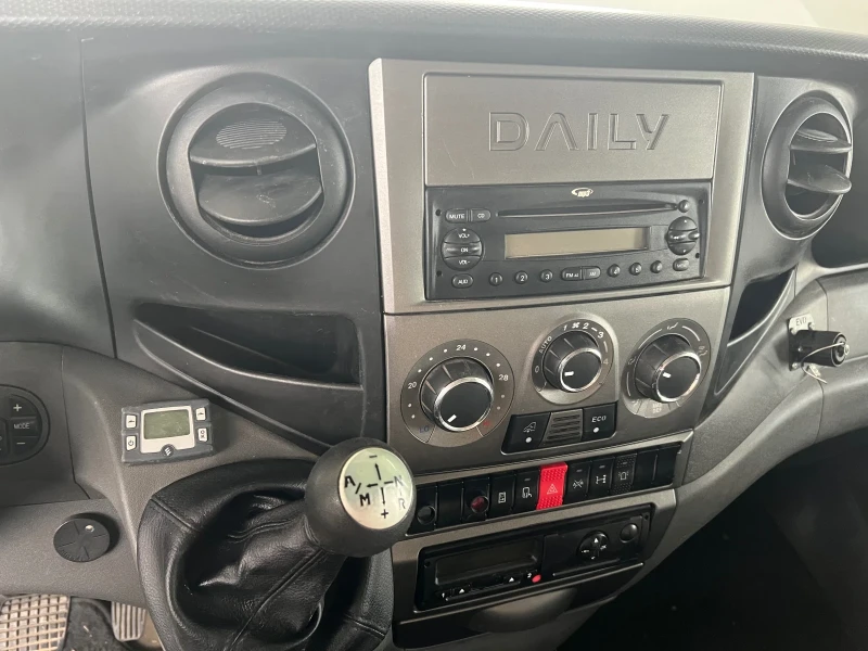 Iveco Daily 40C15 ТРОЕН САМОСВАЛ С КРАН, снимка 10 - Бусове и автобуси - 52628675