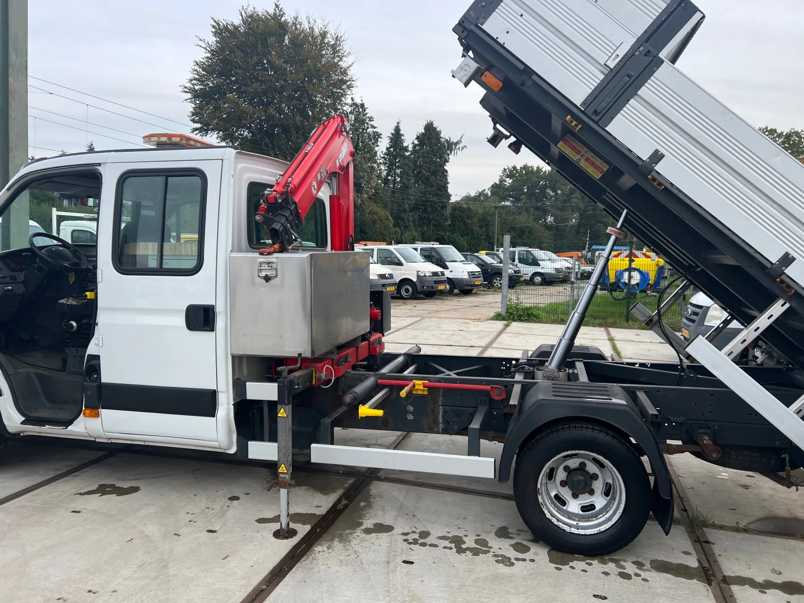 Iveco Daily 40C15 ТРОЕН САМОСВАЛ С КРАН - изображение 2