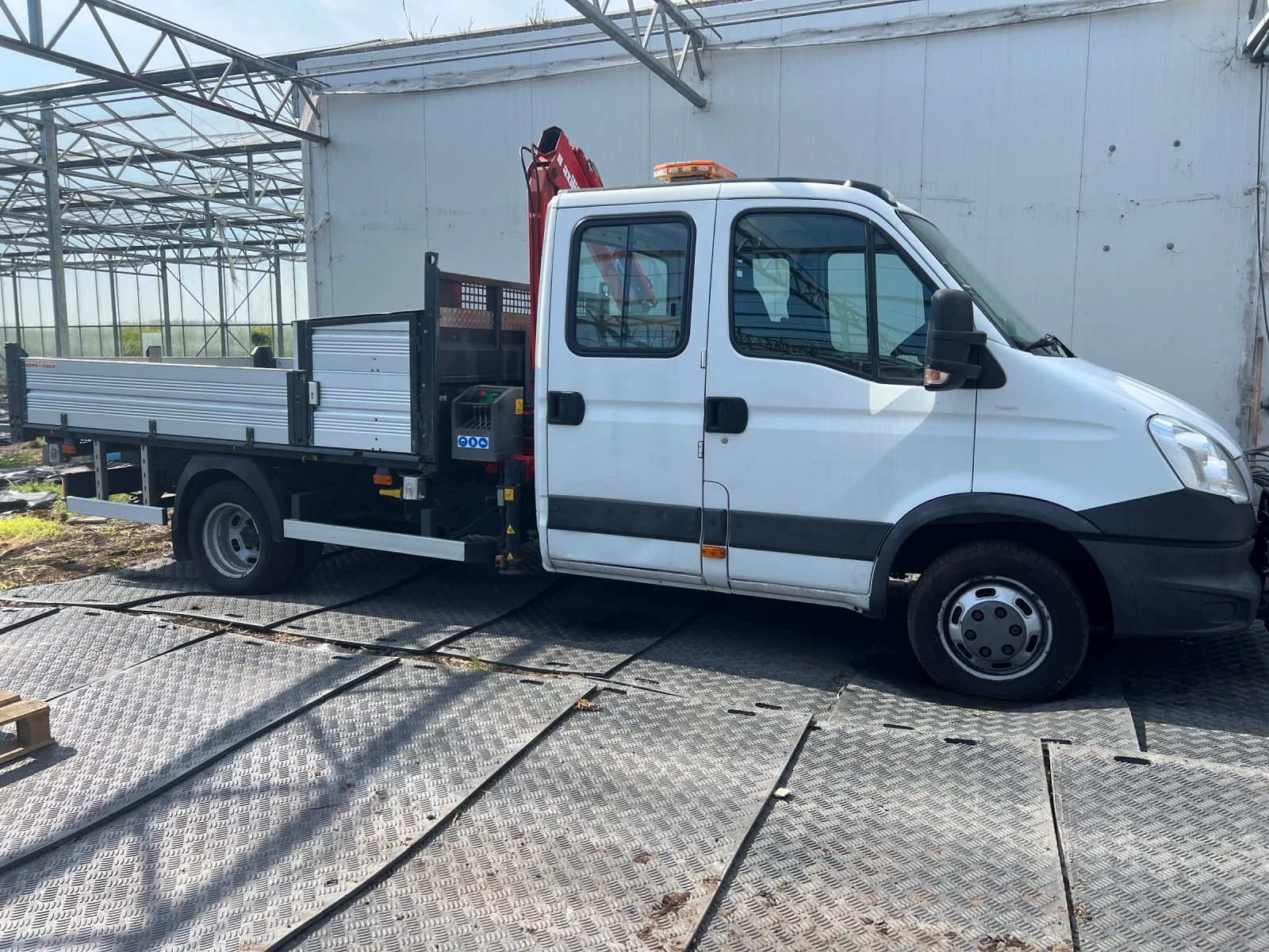 Iveco Daily 40C15 ТРОЕН САМОСВАЛ С КРАН - изображение 8