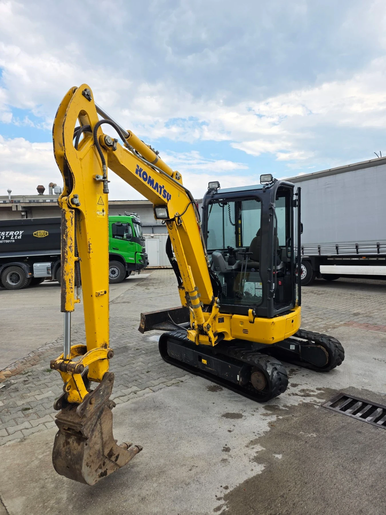 Багер Komatsu PS30MR