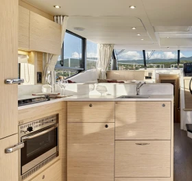 Моторна яхта Beneteau Swift Trawler 48, снимка 4