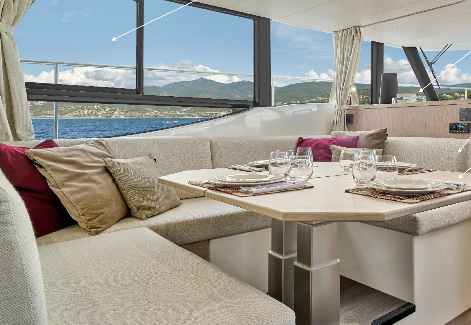 Моторна яхта Beneteau Swift Trawler 48, снимка 5 - Воден транспорт - 54138773