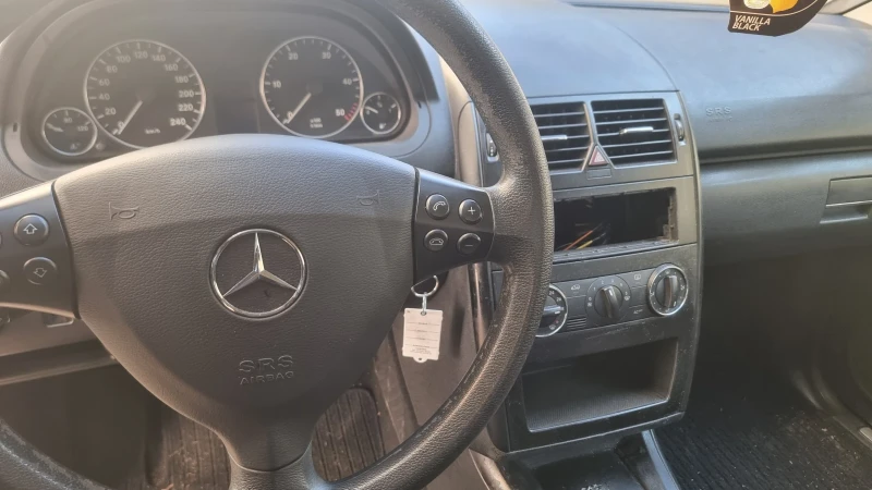 Mercedes-Benz A 180, снимка 8 - Автомобили и джипове - 48701135