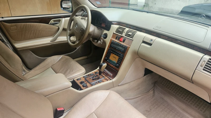 Mercedes-Benz E 320 W210, снимка 16 - Автомобили и джипове - 52339502
