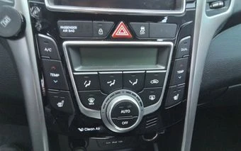 Hyundai I30 1.6 CRDi-NAVI, снимка 11 - Автомобили и джипове - 54587577