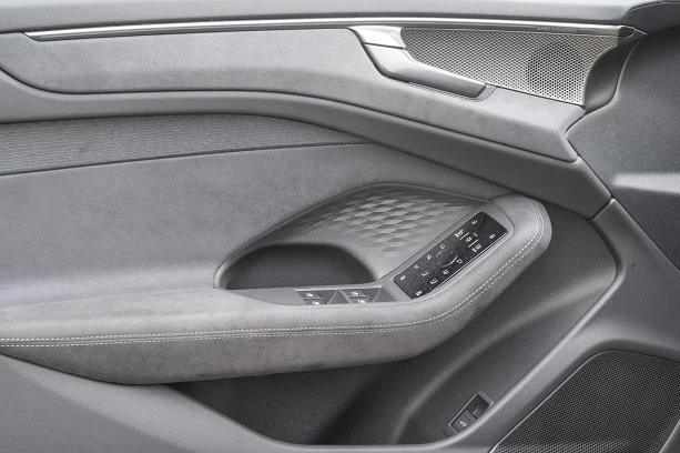 Audi A6 TDI Quattro = S-line = Tech Pro Гаранция, снимка 4 - Автомобили и джипове - 54970342
