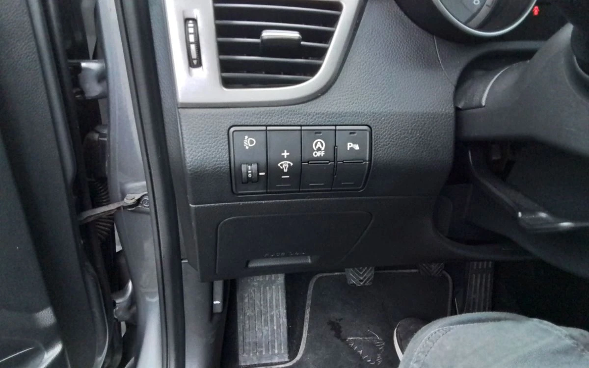 Hyundai I30 1.6 CRDi-NAVI, снимка 10 - Автомобили и джипове - 54587577
