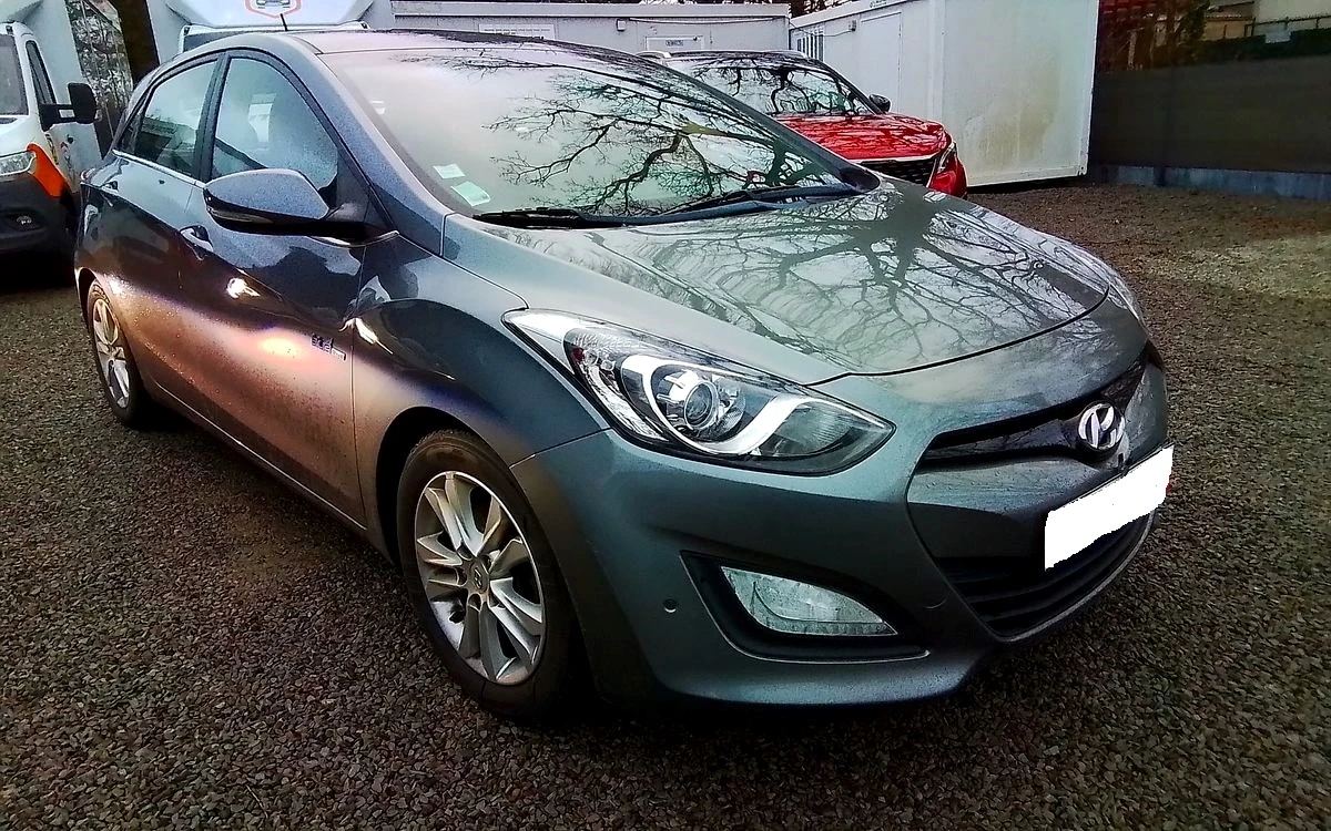 Hyundai I30 1.6 CRDi-NAVI, снимка 16 - Автомобили и джипове - 54587577