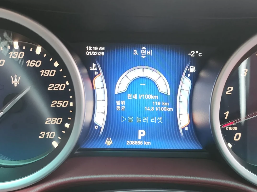 Maserati Ghibli, снимка 15 - Автомобили и джипове - 54762738