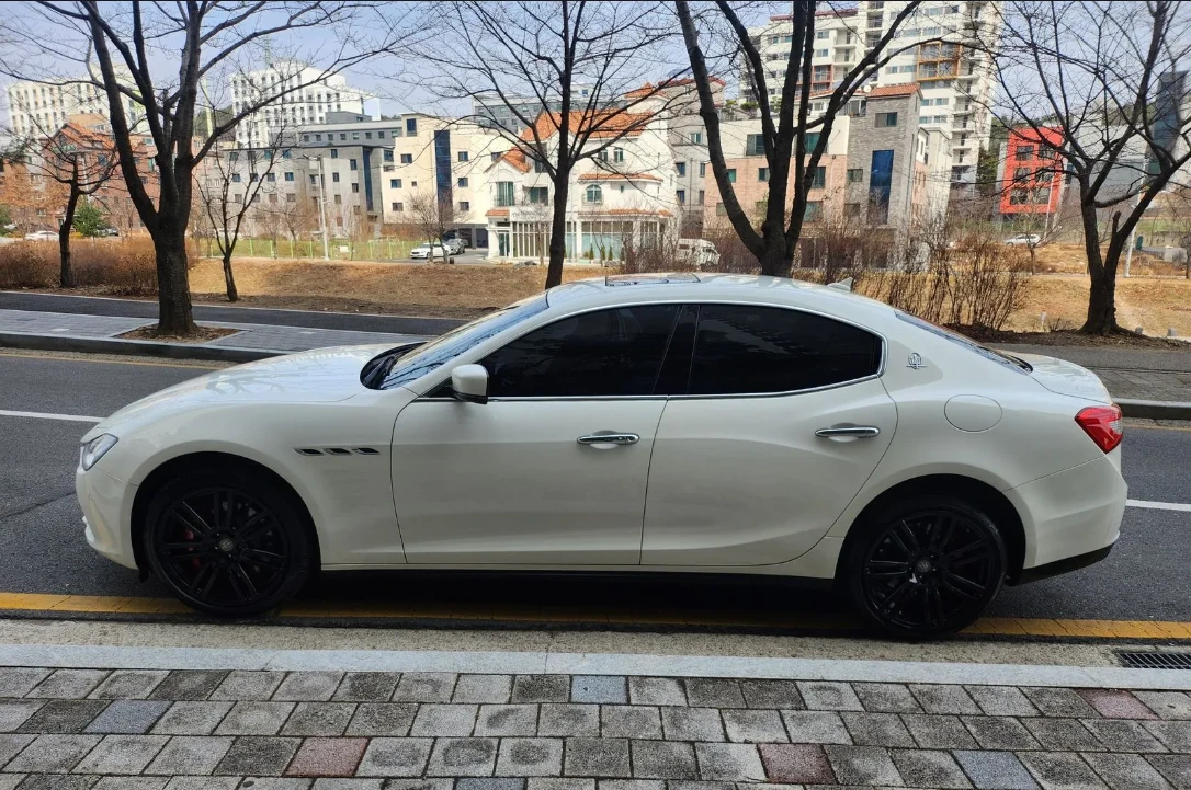 Maserati Ghibli, снимка 3 - Автомобили и джипове - 54762738