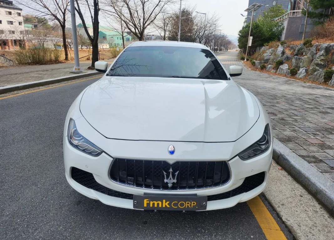 Maserati Ghibli, снимка 6 - Автомобили и джипове - 54762738