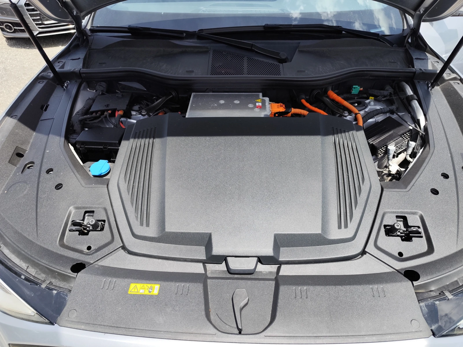 Audi E-Tron 55* CAMERA 360* QUATTRO* NAVI* ABTOMAT* S-LINE, снимка 16 - Автомобили и джипове - 54820624