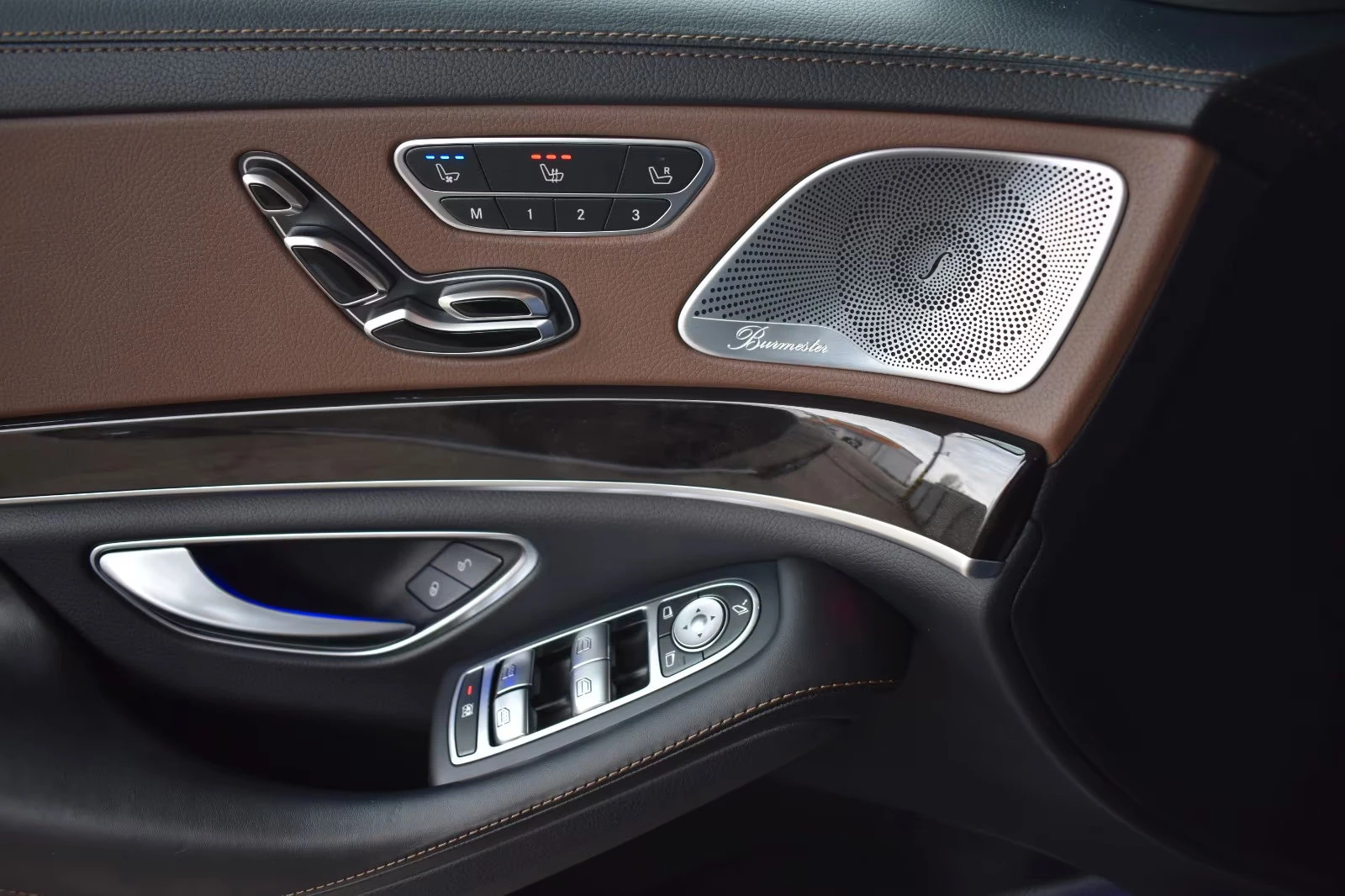 Mercedes-Benz S 350 d/4MATIC/286HP/AMG/PANO/MEMO/360/HUD/BURM/407q, снимка 12 - Автомобили и джипове - 54916359