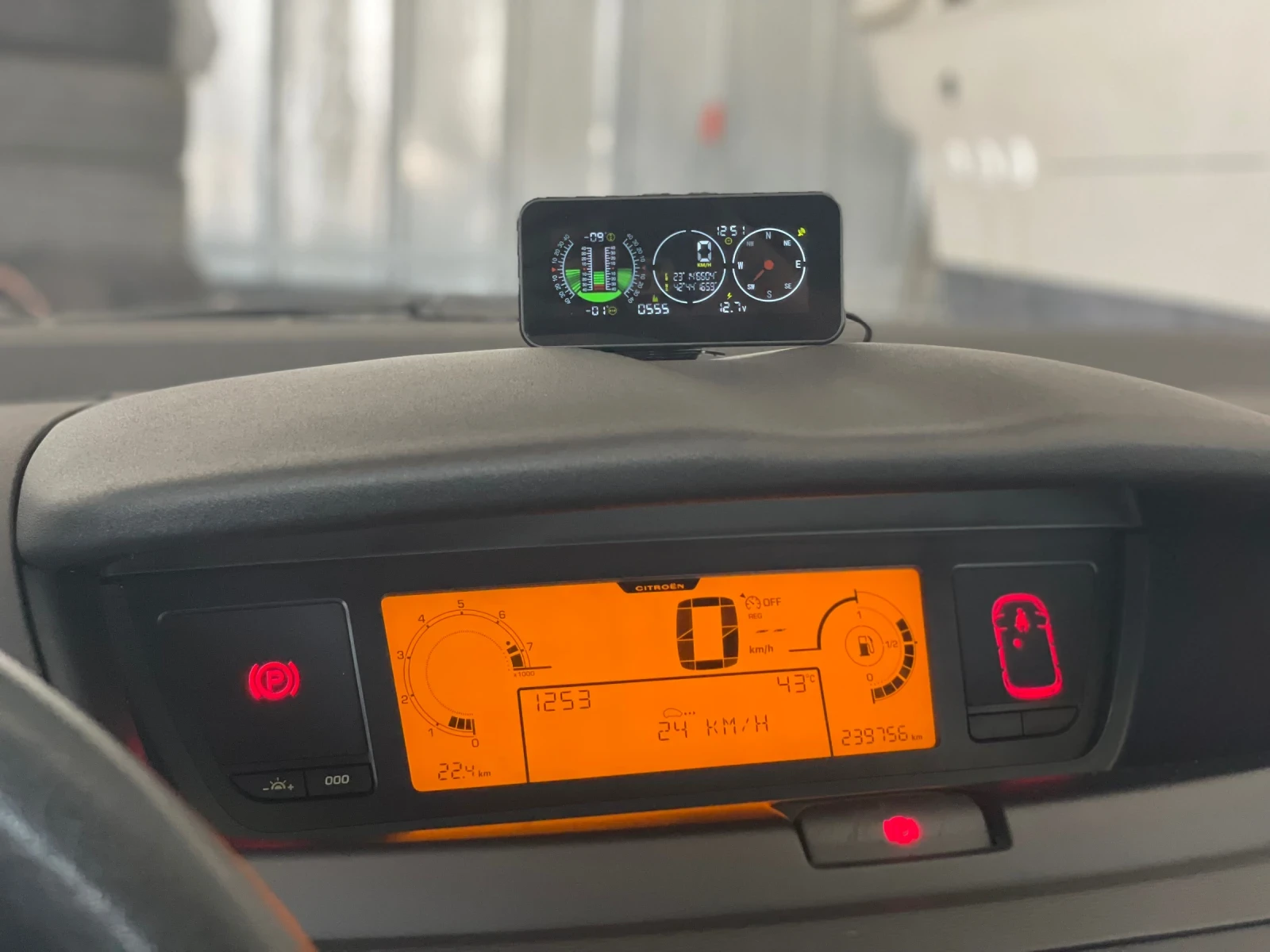 Citroen C4 Picasso 1.6I / ГАЗ , снимка 11 - Автомобили и джипове - 55100792