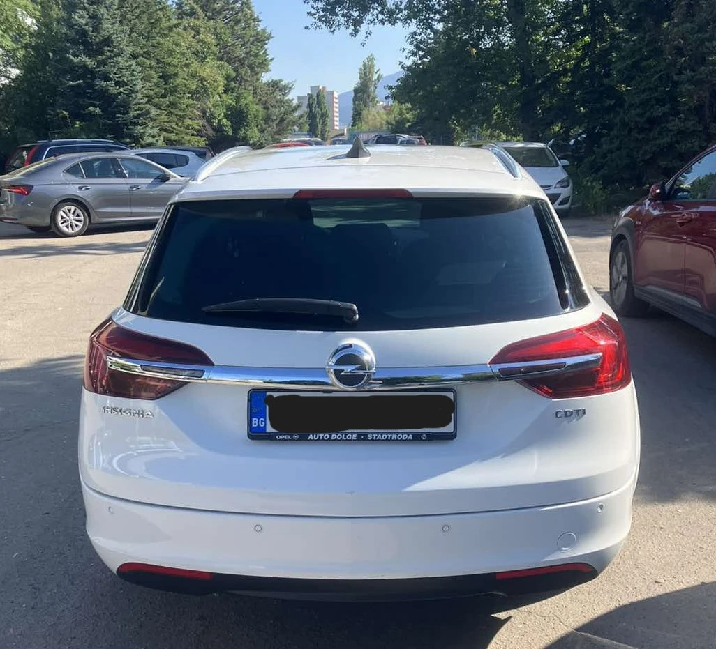 Opel Insignia Sports Tourer 1.6 CDTI, снимка 3 - Автомобили и джипове - 55651278
