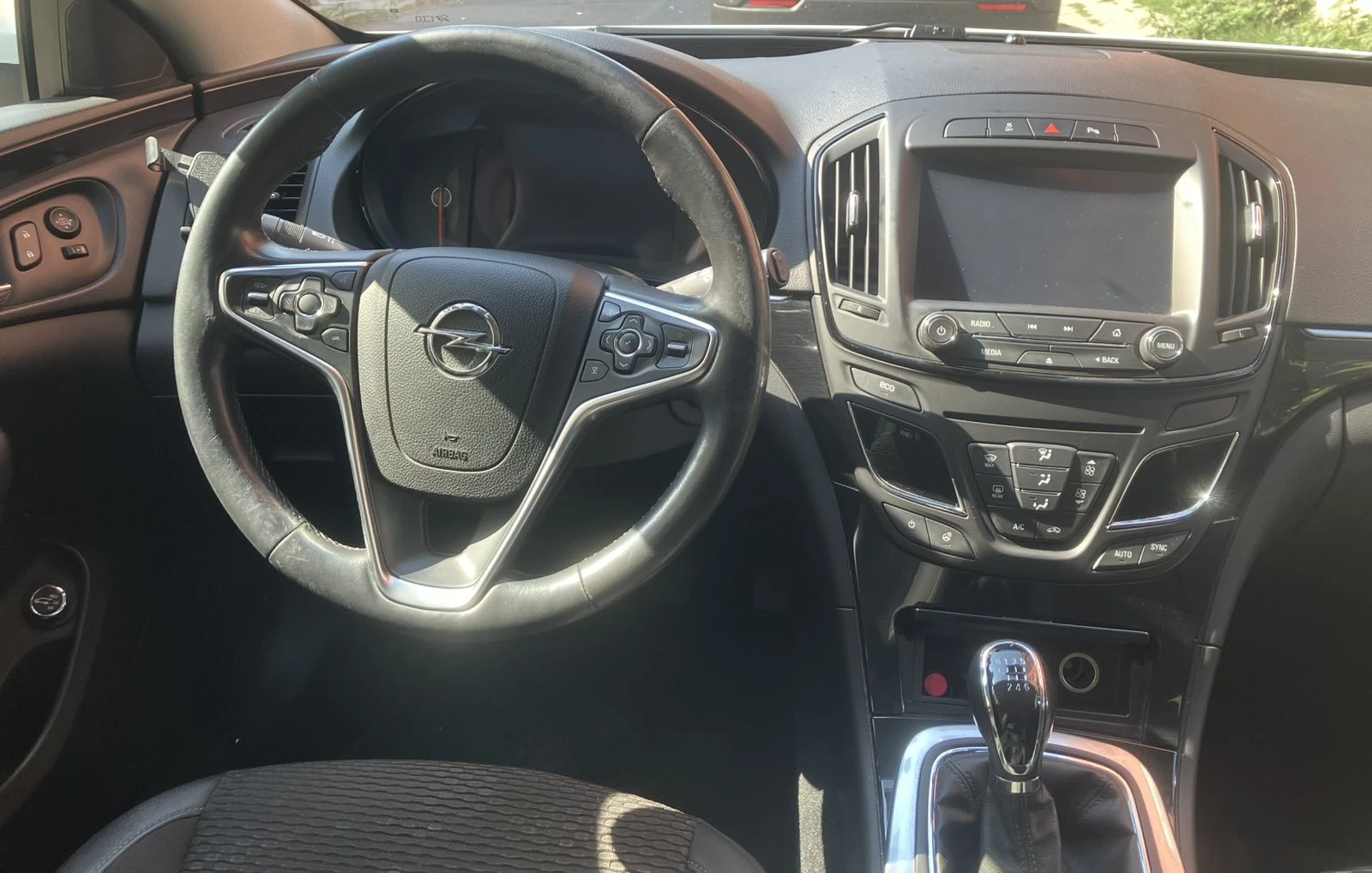 Opel Insignia Sports Tourer 1.6 CDTI, снимка 8 - Автомобили и джипове - 55651278