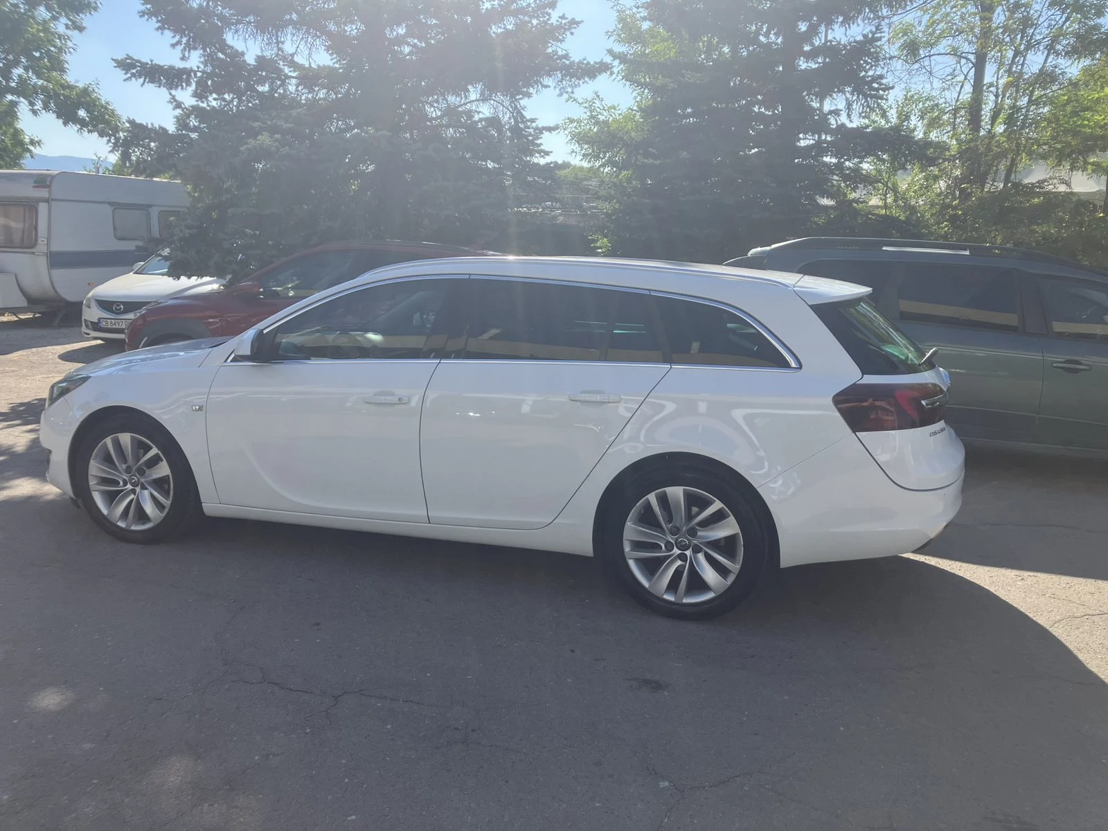 Opel Insignia Sports Tourer 1.6 CDTI, снимка 2 - Автомобили и джипове - 55651278