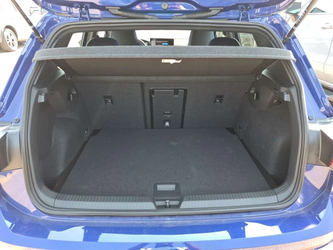 VW Golf R / LED / DISTRONIC / 2 КЛЮЧА , снимка 5 - Автомобили и джипове - 55662467