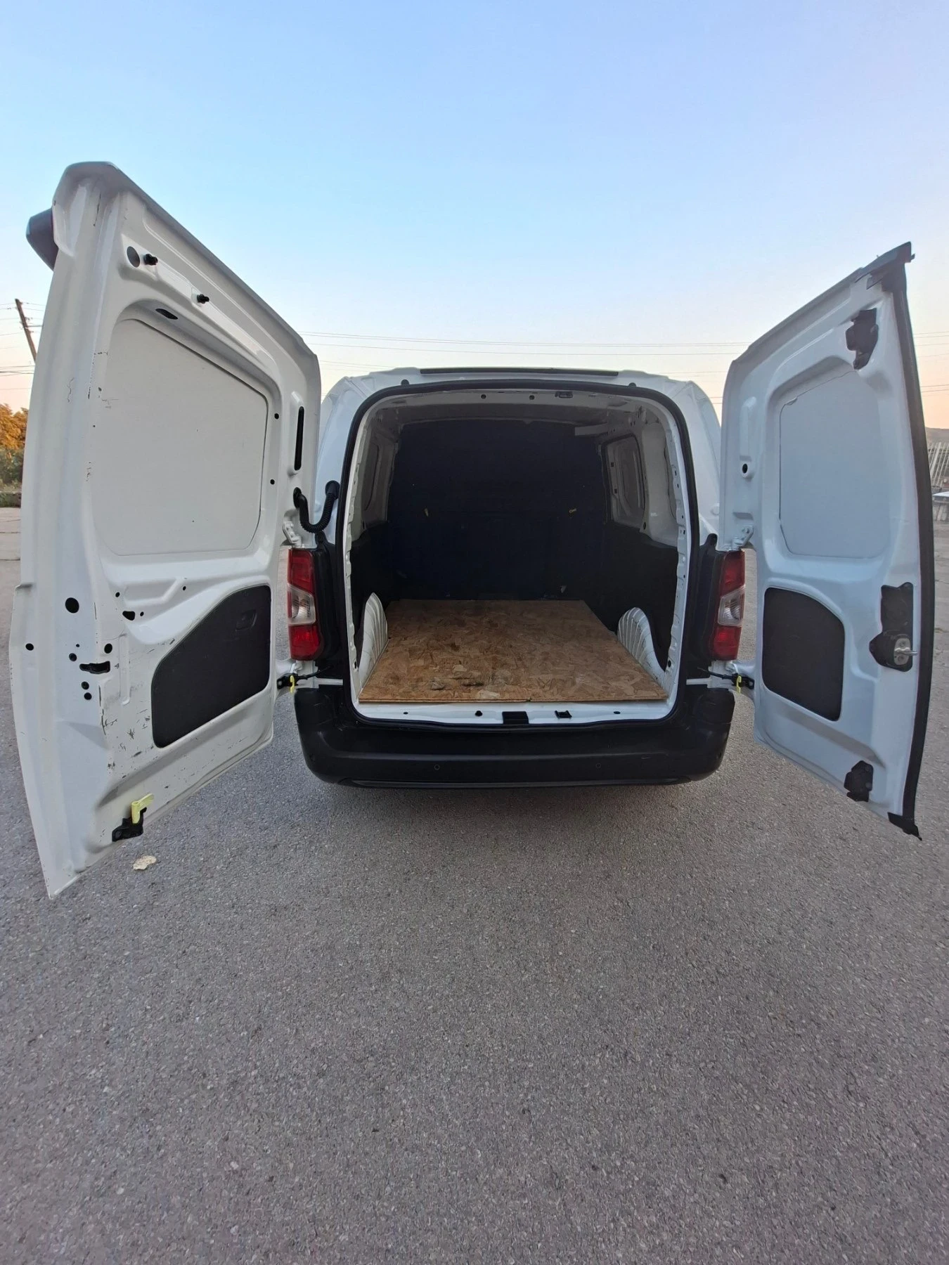 Peugeot Partner 1.5 HDi, снимка 7 - Автомобили и джипове - 56069794