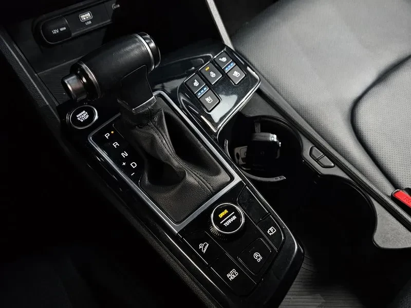 Kia Sportage 2.0 CRDi 4WD, снимка 9 - Автомобили и джипове - 54276439