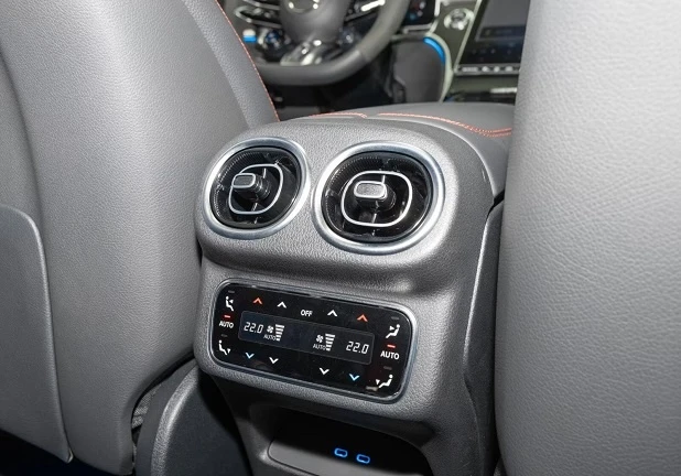 Mercedes-Benz GLC 43 AMG 4Matic = Premium = Night Package Гаранция, снимка 13 - Автомобили и джипове - 54728978