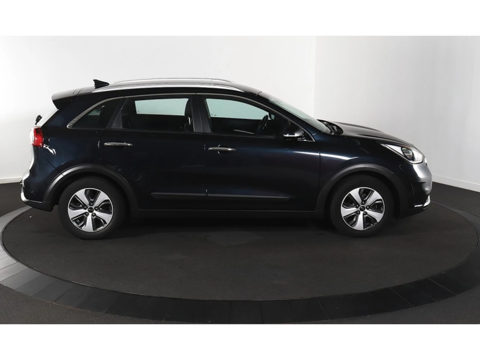 Kia Niro 1.6 GDI DynamicLine , снимка 4 - Автомобили и джипове - 55458755