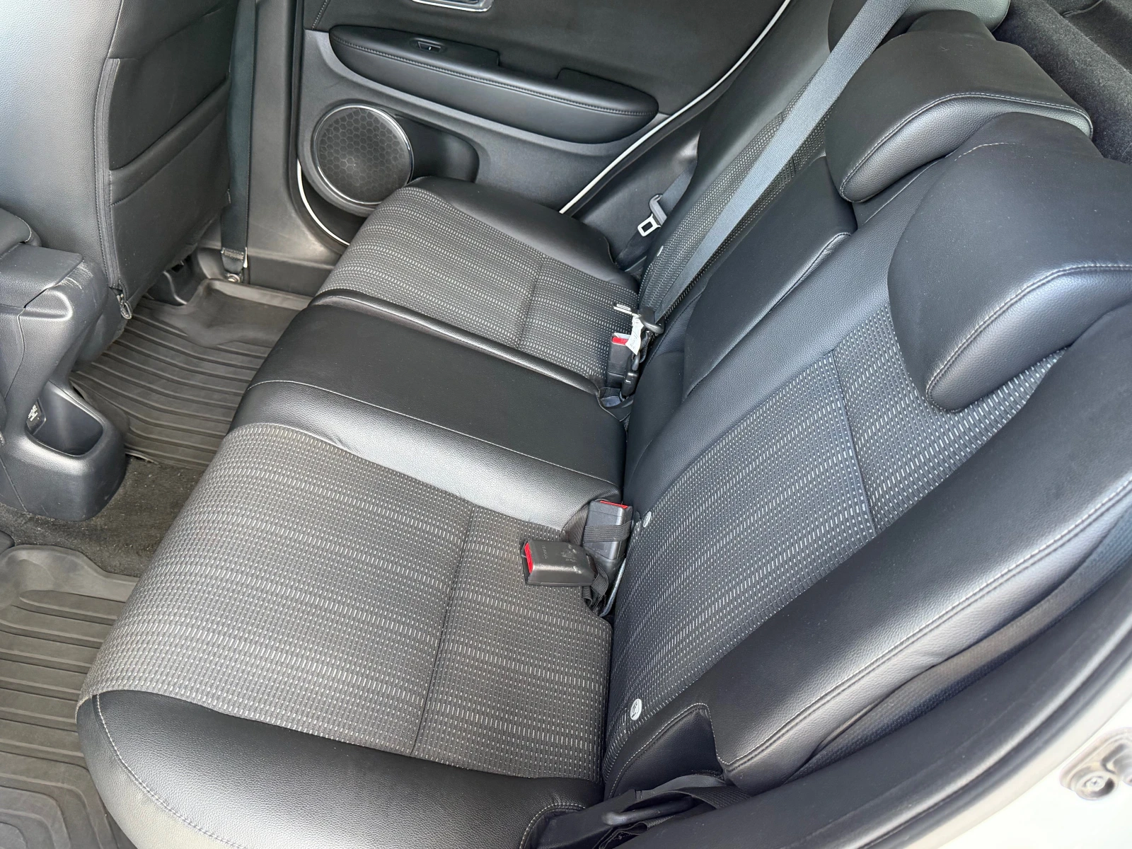 Honda Hr-v 1.5I-VTEC-95000км-KATO НОВ-EXCLUSIVE!!!, снимка 14 - Автомобили и джипове - 55666045
