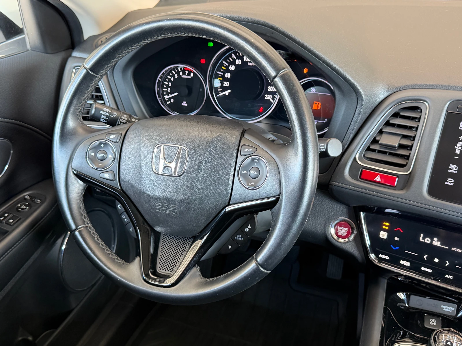 Honda Hr-v 1.5I-VTEC-95000км-KATO НОВ-EXCLUSIVE!!!, снимка 13 - Автомобили и джипове - 55666045
