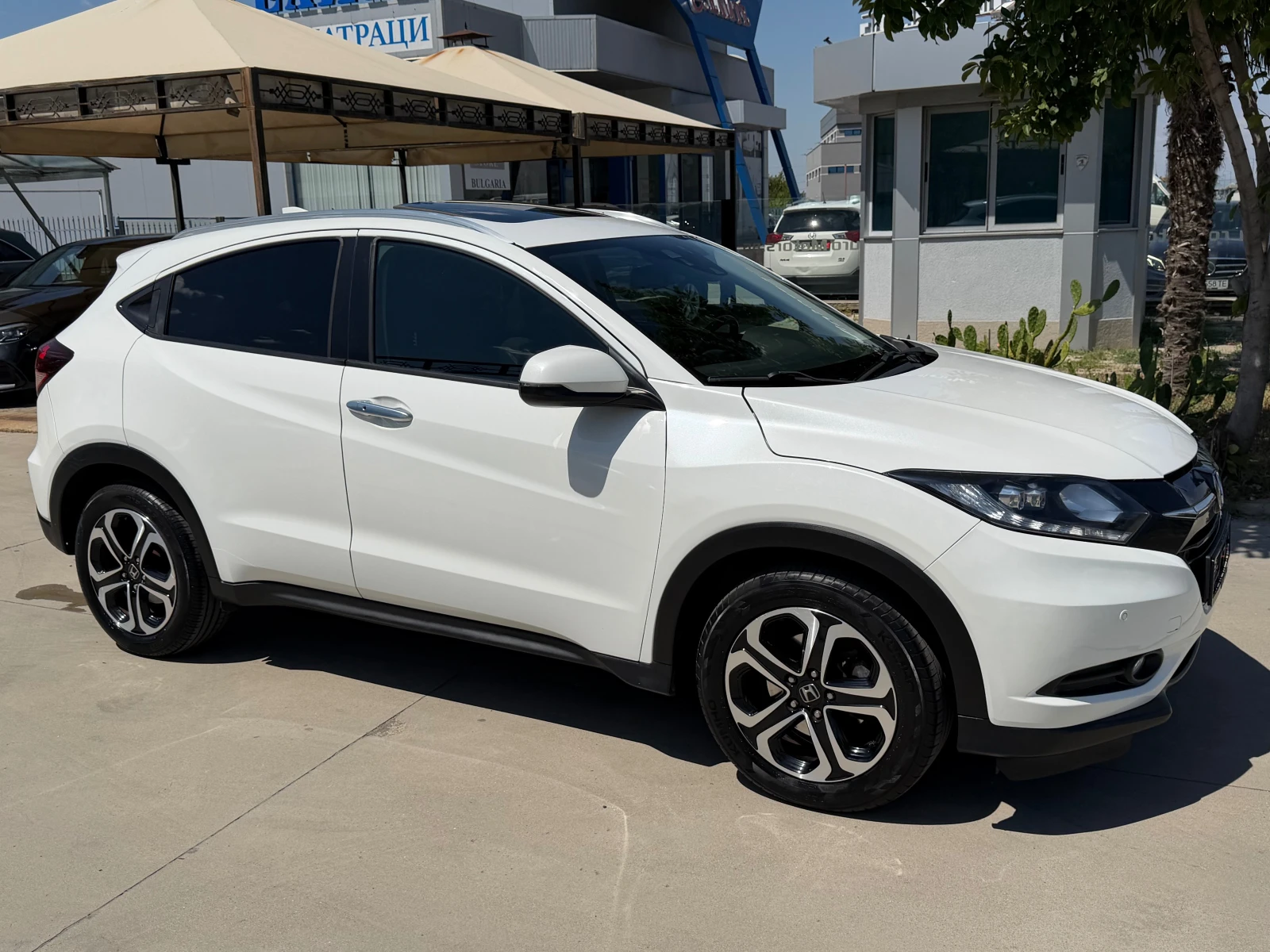 Honda Hr-v 1.5I-VTEC-95000км-KATO НОВ-EXCLUSIVE!!!, снимка 4 - Автомобили и джипове - 55666045