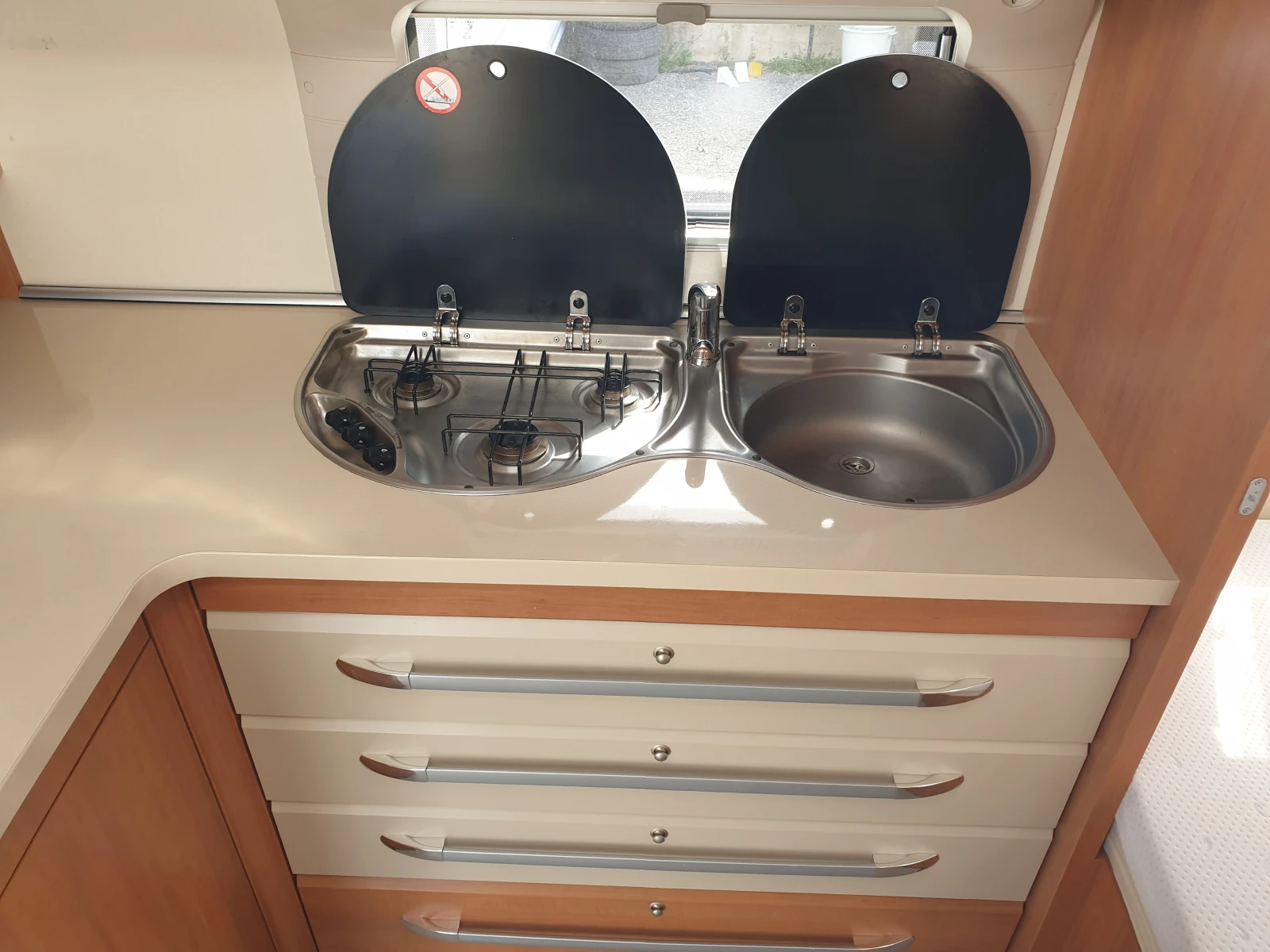 Каравана Hobby 560CFE, снимка 11 - Каравани и кемпери - 54204857