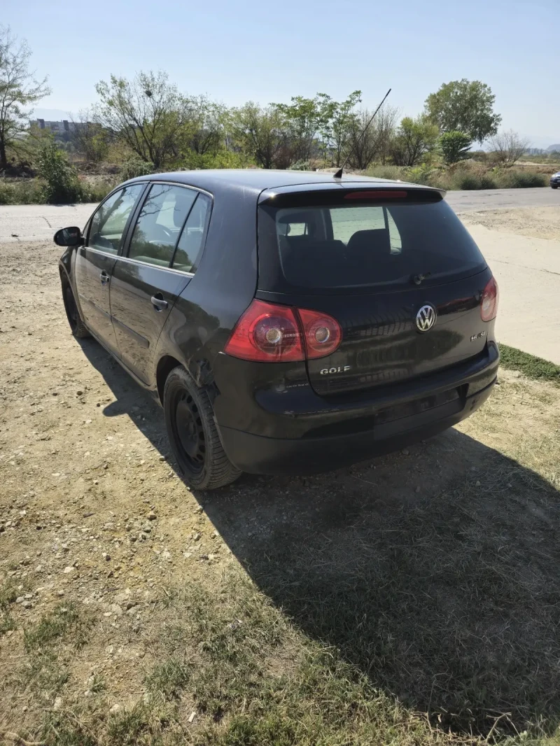 VW Golf 1.6, снимка 6 - Автомобили и джипове - 47385585