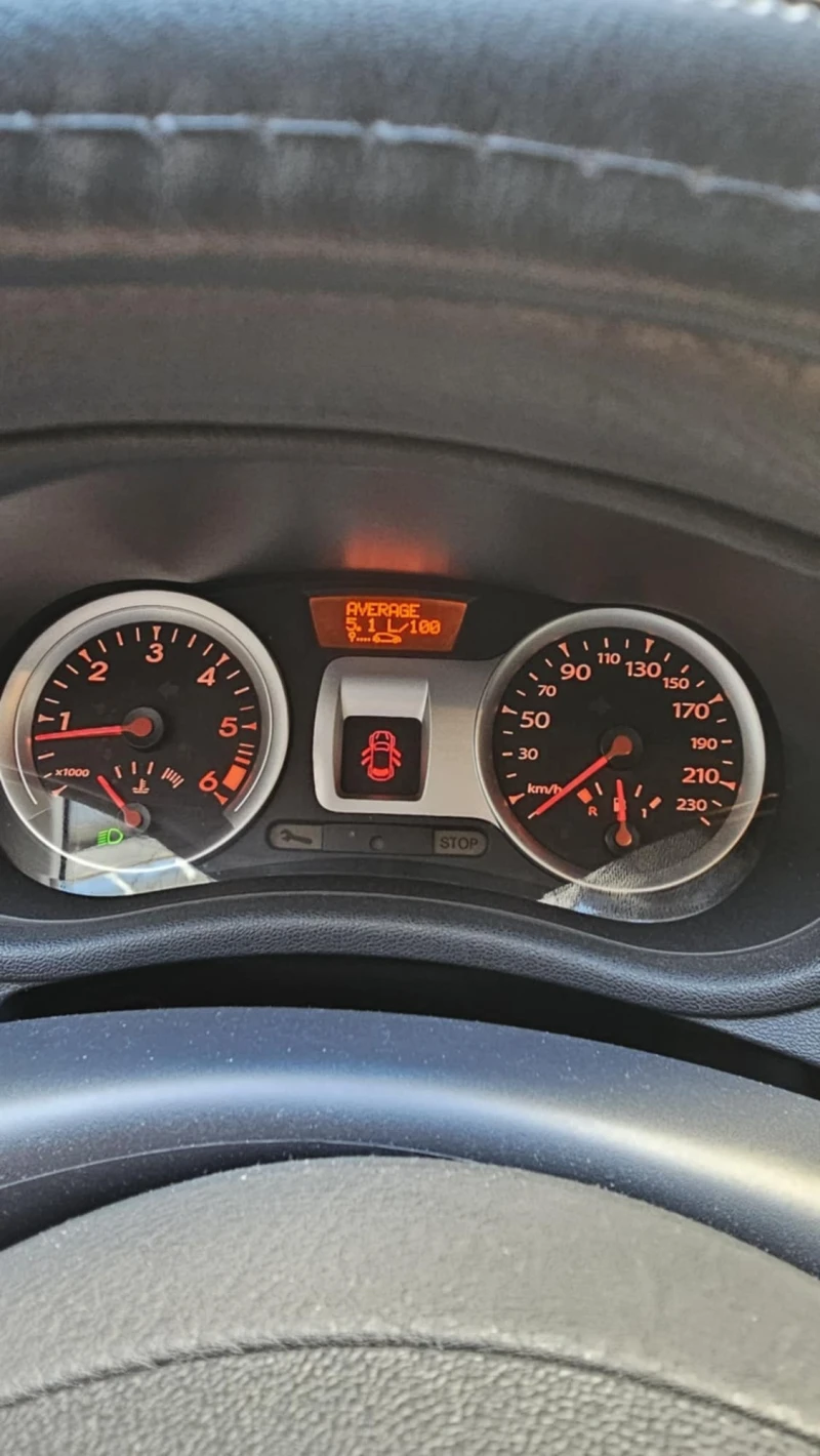 Renault Clio, снимка 3 - Автомобили и джипове - 48098299