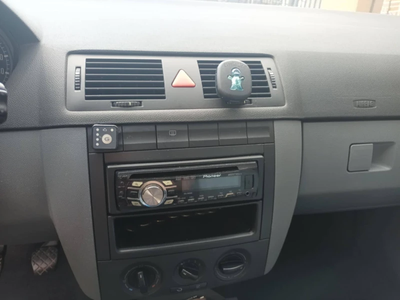 Skoda Fabia 1.4, снимка 5 - Автомобили и джипове - 50082814