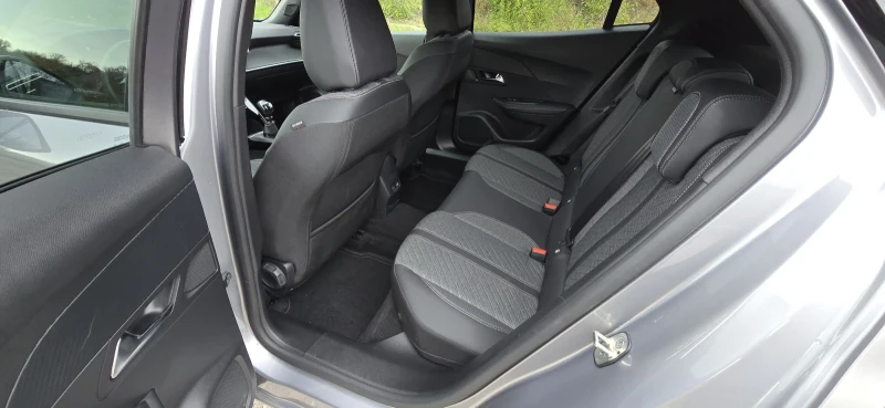 Peugeot 2008 Ексклузивен автомобил; Пробегът е 100% реален!, снимка 12 - Автомобили и джипове - 52203853