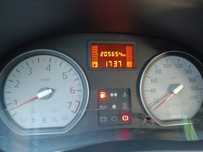 Dacia Logan, снимка 5 - Автомобили и джипове - 53083302