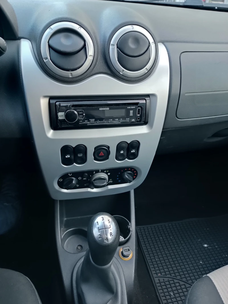 Dacia Logan, снимка 6 - Автомобили и джипове - 53083302