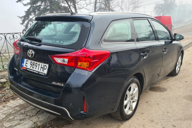 Toyota Auris 1.4-D4D, снимка 5 - Автомобили и джипове - 53149034