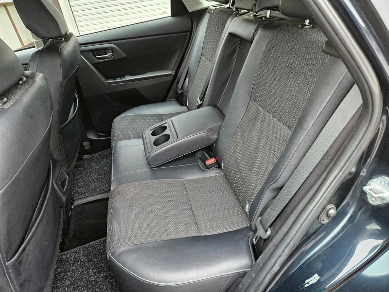 Toyota Auris 1.4-D4D, снимка 11 - Автомобили и джипове - 53149034