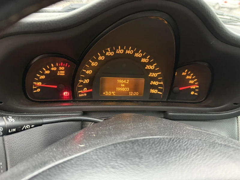 Mercedes-Benz C 220, снимка 10 - Автомобили и джипове - 53385788