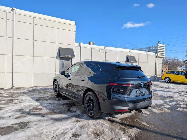 BMW iX XDRIVE50 - NAVI - LEATHER - TECH FEATURES, снимка 3 - Автомобили и джипове - 53558370