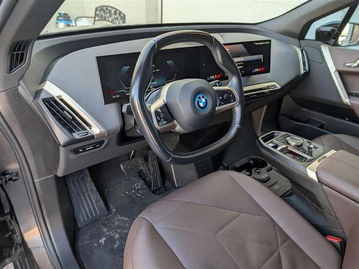 BMW iX XDRIVE50 - NAVI - LEATHER - TECH FEATURES, снимка 8 - Автомобили и джипове - 53558370