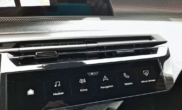 Peugeot 3008 ELECTRO/213HP/GT/CAM/LED/NAVI/CPLAY/KLESS/307q, снимка 12 - Автомобили и джипове - 54554671