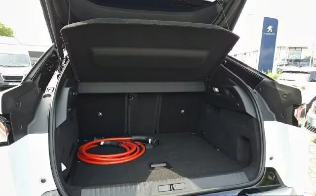 Peugeot 3008 ELECTRO/213HP/GT/CAM/LED/NAVI/CPLAY/KLESS/307q, снимка 14 - Автомобили и джипове - 54554671